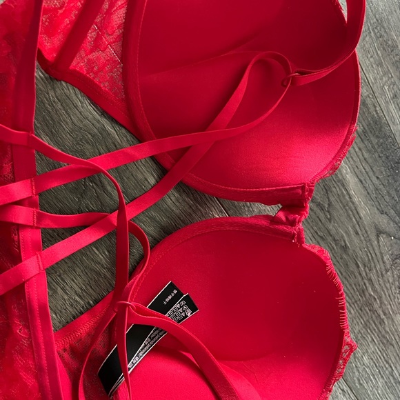 Victoria Secret 36C push up - Picture 2 of 3